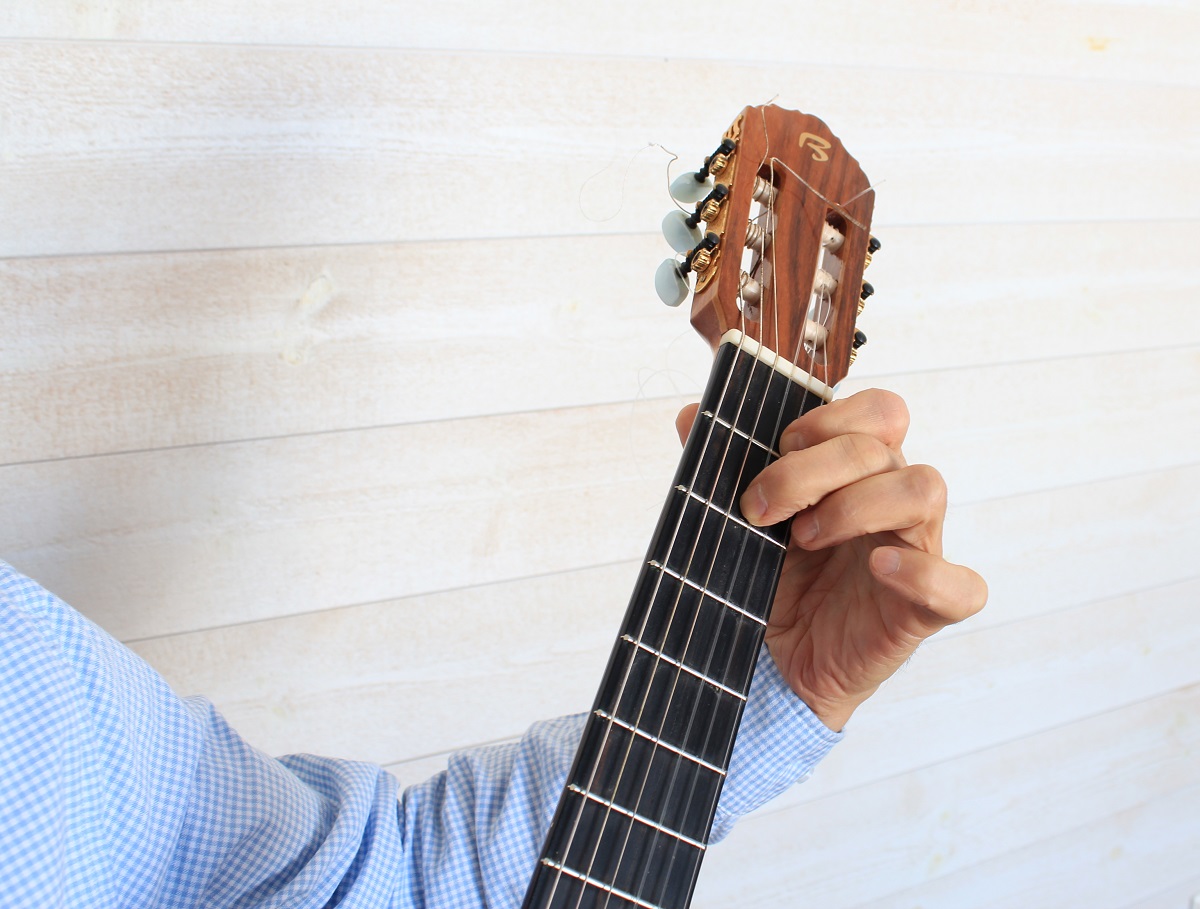 Left hand position on guitar